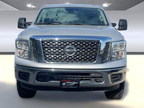 Used 2018 Nissan Titan SV w/ SV Convenience Package image 6
