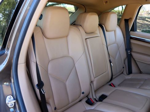 Used 2014 Porsche Cayenne image 26