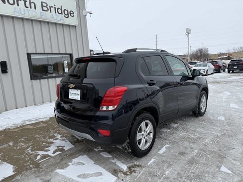 Used 2021 Chevrolet Trax LT w/ LT Convenience Package image 4