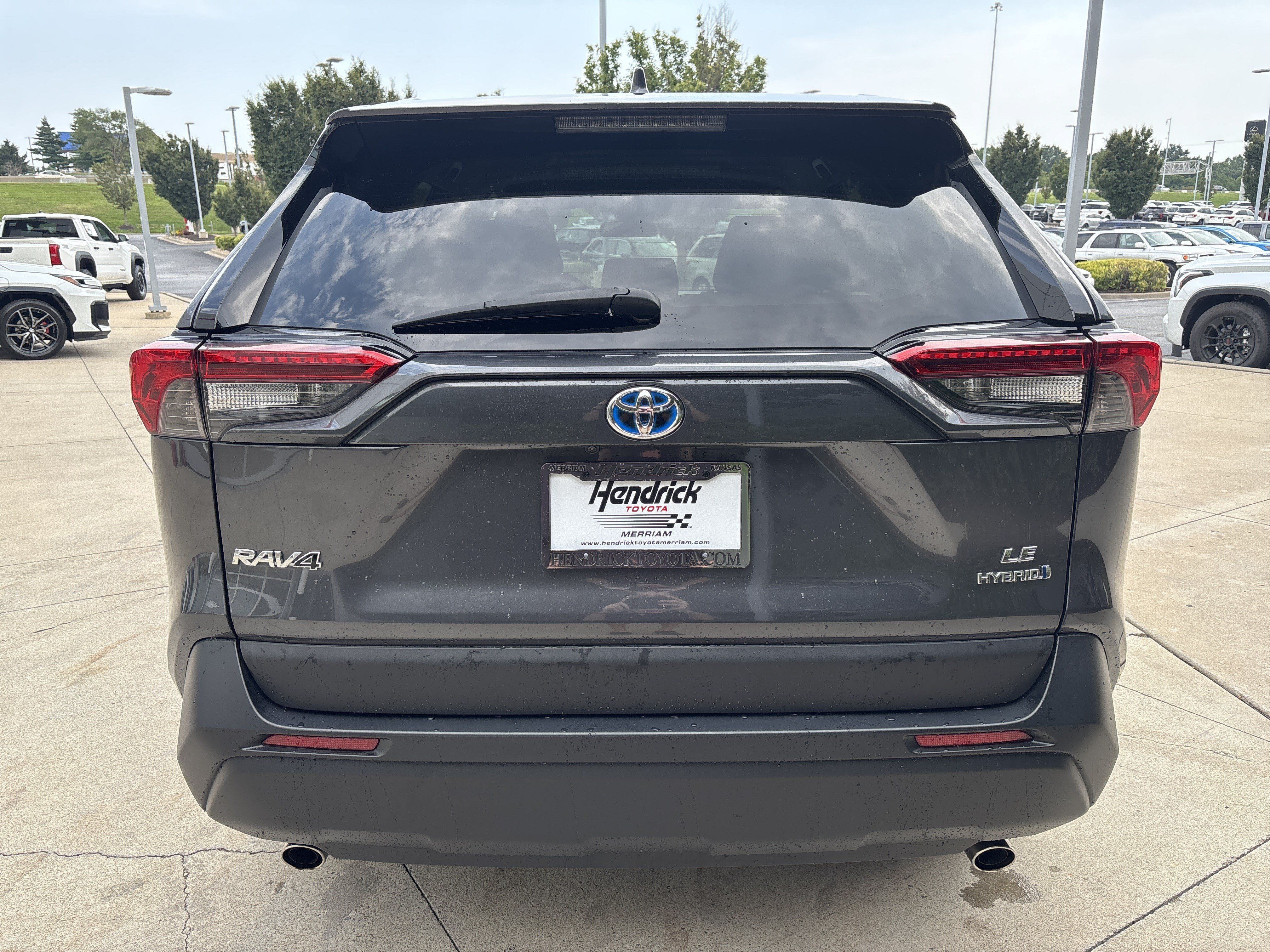 Used 2023 Toyota RAV4 LE AWD/4WD image 8