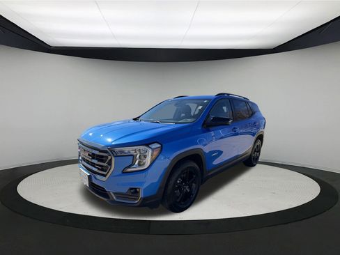 Used 2024 GMC Terrain AT4 image 3
