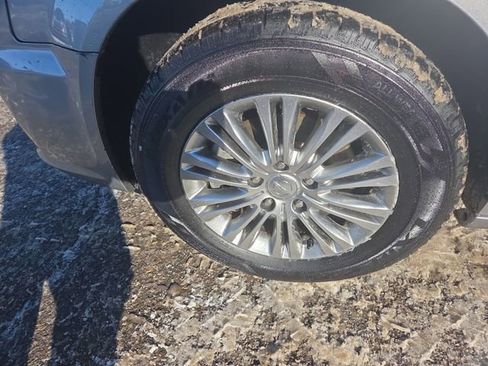 Used 2013 Chrysler Town & Country Touring-L w/ Driver Convenience Group image 15