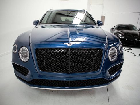 Used 2019 Bentley Bentayga image 2