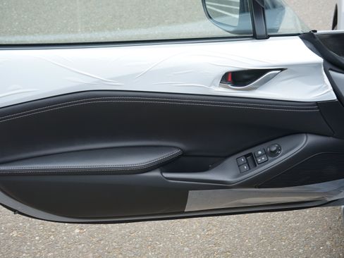 New 2026 MAZDA MX-5 Miata Club w/ Interior Package RWD image 17