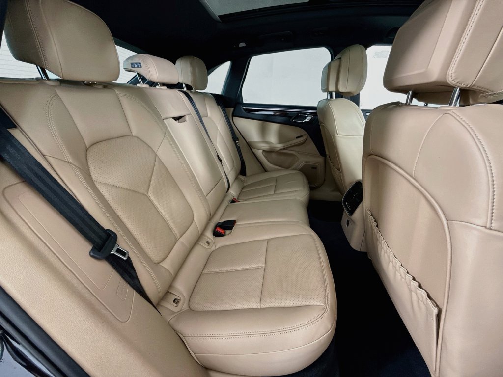 Certified 2026 Porsche Macan AWD/4WD image 29