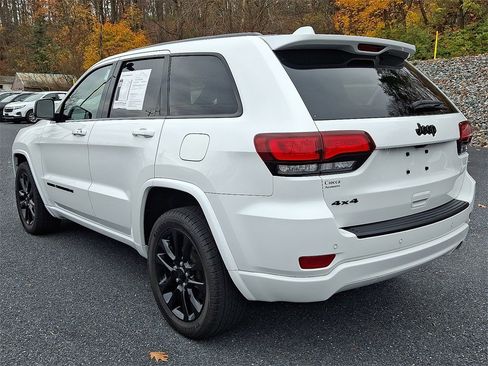 Used 2022 Jeep Grand Cherokee Laredo X image 8