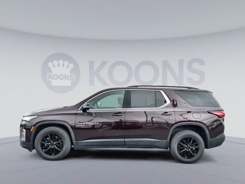 Used 2023 Chevrolet Traverse LT image 2