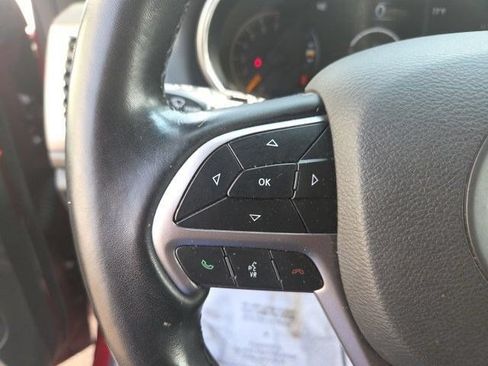 Used 2022 Jeep Grand Cherokee Laredo w/ All-Weather Capability Group AWD/4WD image 15