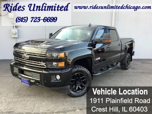 Used 2017 Chevrolet Silverado 2500 LT w/ Midnight Edition AWD/4WD image 2