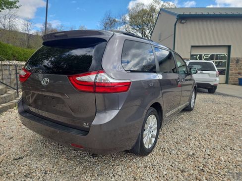 Used 2015 Toyota Sienna XLE Premium image 7