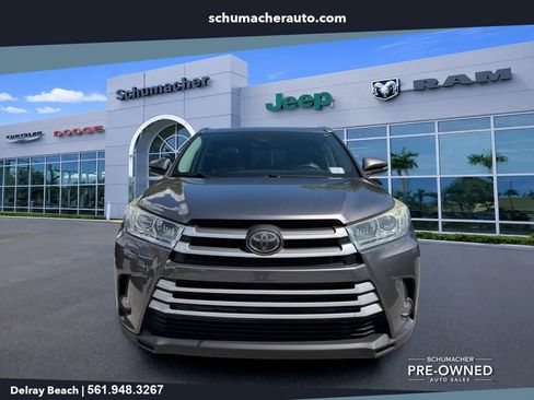 Used 2018 Toyota Highlander XLE FWD image 2