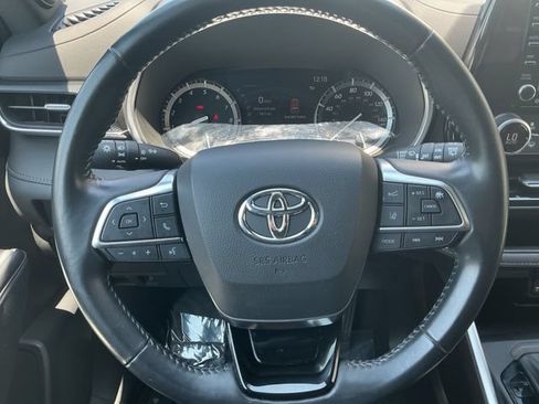 Used 2021 Toyota Highlander XSE AWD/4WD image 19