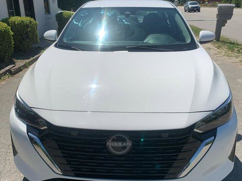 Used 2024 Nissan Sentra S FWD image 2