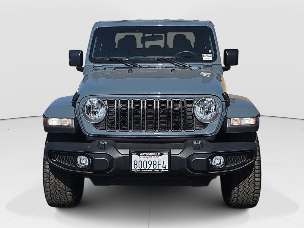 Used 2025 Jeep Gladiator Sport AWD/4WD image 8