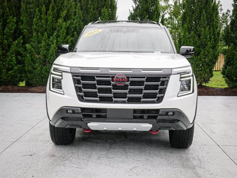Used 2025 Nissan Armada PRO-4X AWD/4WD image 3