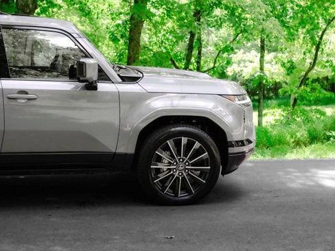 Used 2025 Lexus GX 550 AWD/4WD image 7