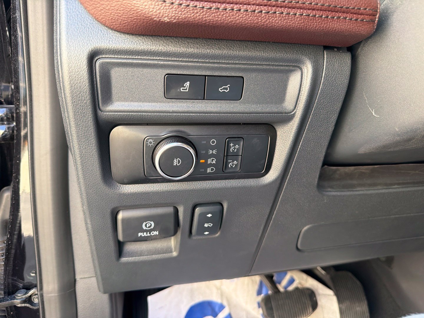 Used 2024 Ford Expedition Limited AWD/4WD image 12