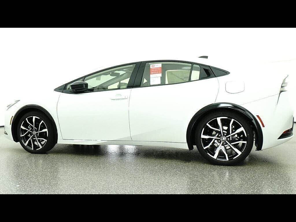 New 2026 Toyota Prius Plug-In Hybrid FWD image 33