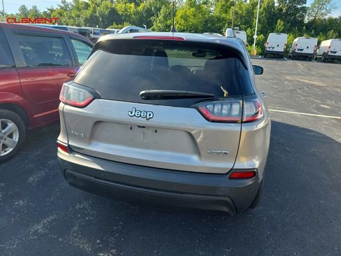 Used 2021 Jeep Cherokee Latitude Plus AWD/4WD image 3