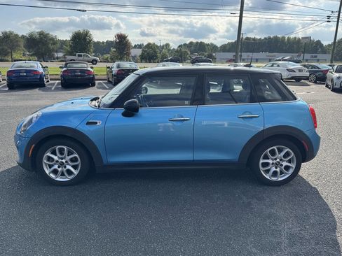 Used 2019 MINI Cooper 4-Door Hardtop w/ Signature Upholstery Package image 3