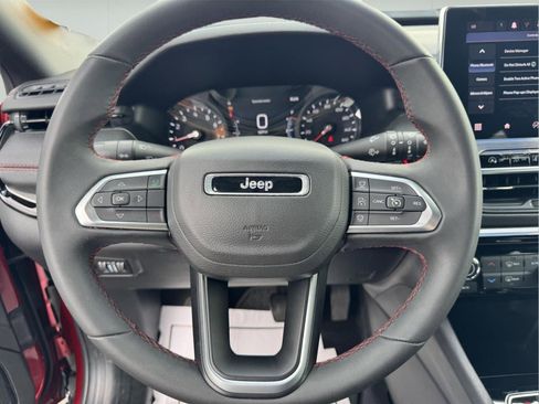 Used 2025 Jeep Compass Trailhawk AWD/4WD image 18