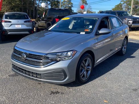 Used 2024 Volkswagen Jetta SE image 2