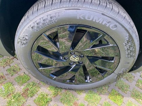 New 2026 Volkswagen Atlas SE image 9