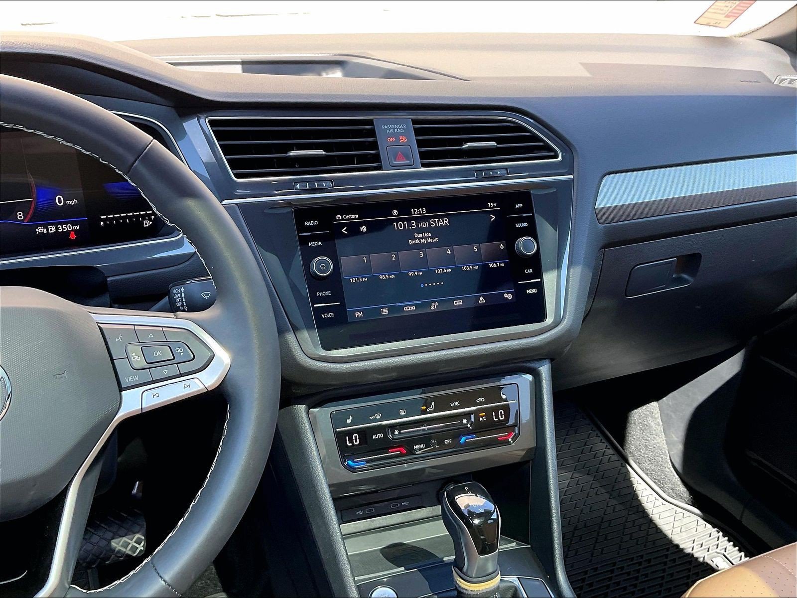 Certified 2024 Volkswagen Tiguan SE w/ Panoramic Sunroof Package AWD/4WD image 5