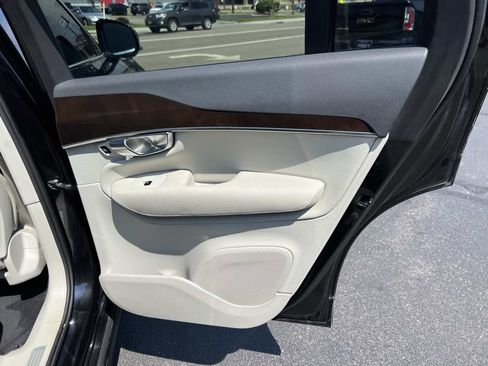 Used 2019 Volvo XC90 T5 Momentum w/ Protection Package Premier image 19