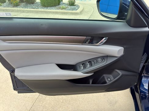 Used 2018 Honda Accord LX image 11