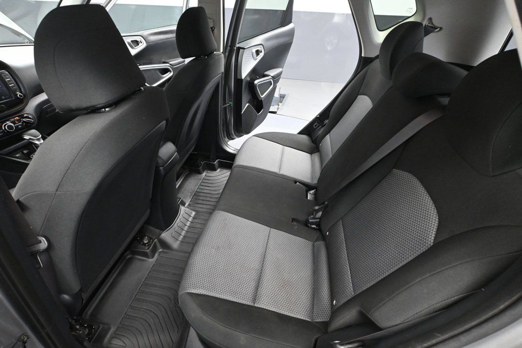 Used 2023 Kia Soul LX w/ LX Technology Package FWD image 29