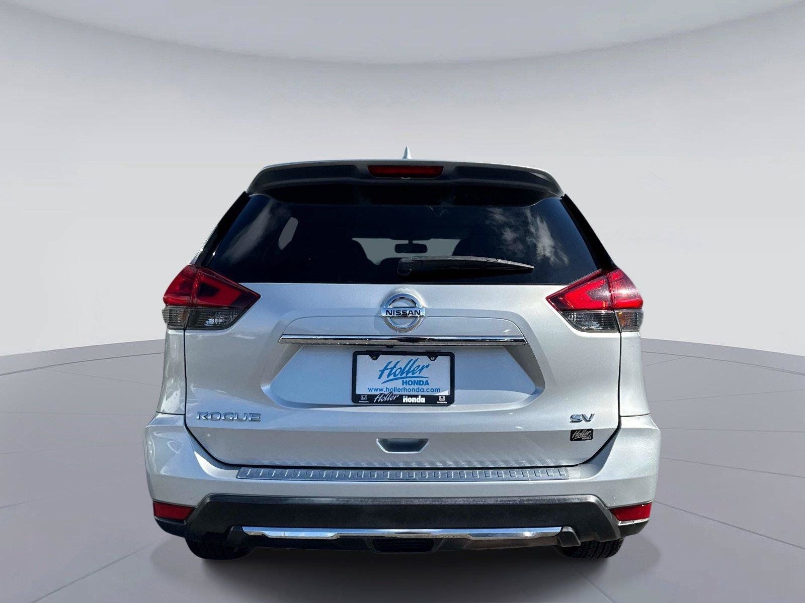 Used 2017 Nissan Rogue SV FWD image 5