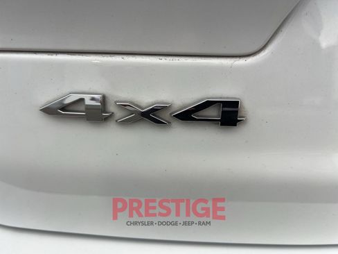 Used 2023 Jeep Grand Cherokee L Laredo image 17