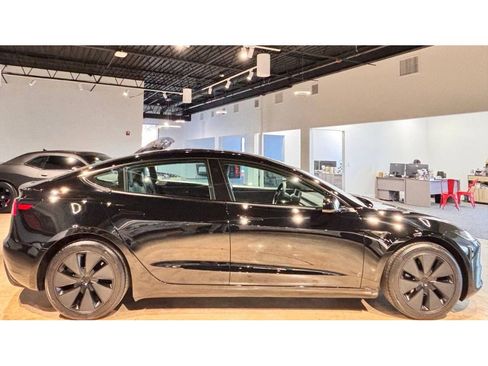 Used 2024 Tesla Model 3 Standard Range image 9