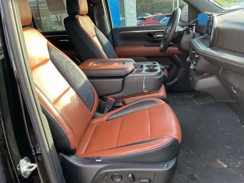 Used 2025 Chevrolet Tahoe LS image 32