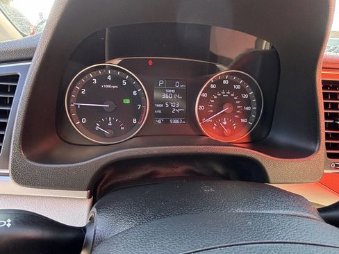 Used 2017 Hyundai Elantra SE FWD image 11