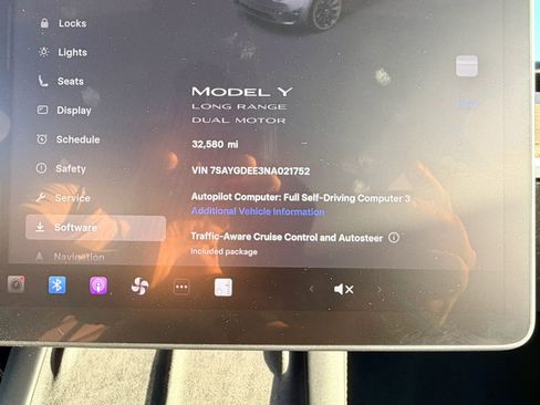 Used 2022 Tesla Model Y Long Range AWD/4WD image 21