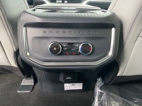 New 2026 Ford Expedition Max Platinum w/ Driver's Package image 31