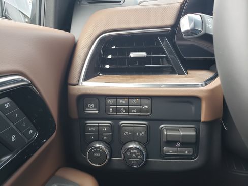 New 2026 Chevrolet Tahoe High Country w/ Sun And Tow Package image 14