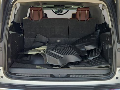 Used 2019 Chevrolet Suburban Premier w/ Premier Plus Edition image 13