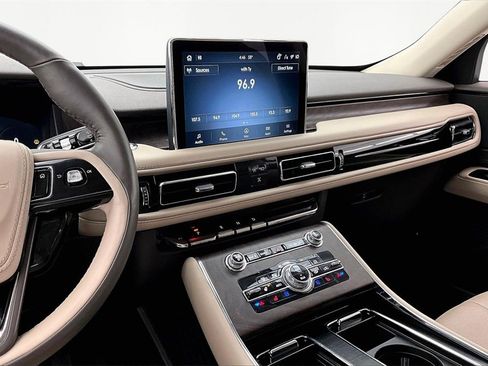 Used 2023 Lincoln Aviator Reserve w/ Equipment Group 201A image 6