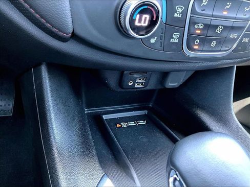 Used 2023 Chevrolet Traverse RS AWD/4WD image 16