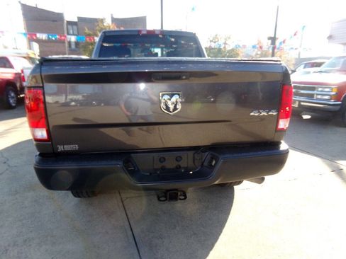 Used 2018 RAM 2500 Tradesman w/ Chrome Appearance Group image 3