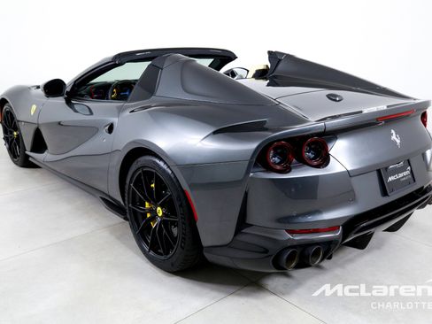 Used 2021 Ferrari 812 GTS RWD image 7