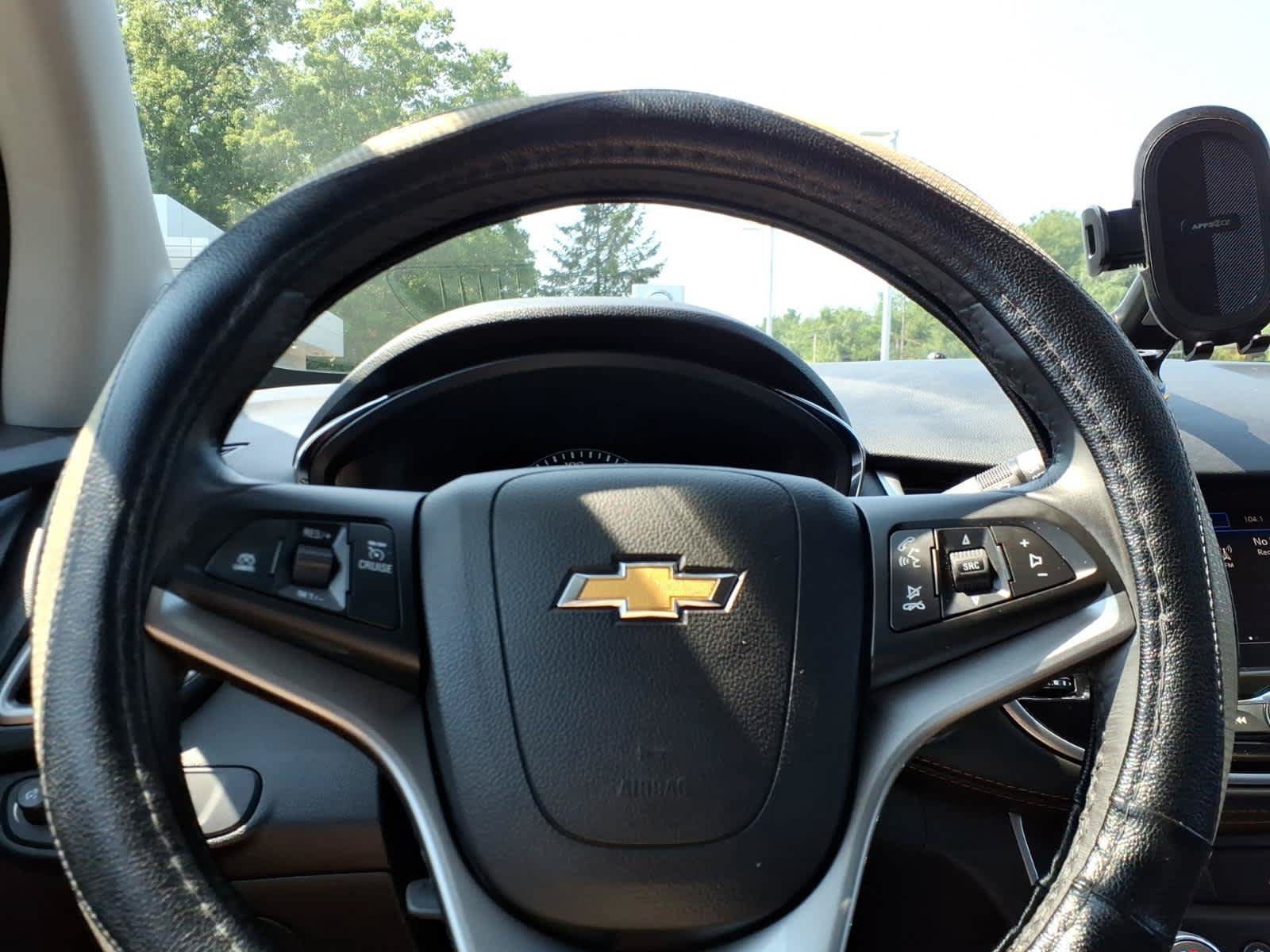 Used 2022 Chevrolet Trax LT w/ Midnight Edition AWD/4WD image 19