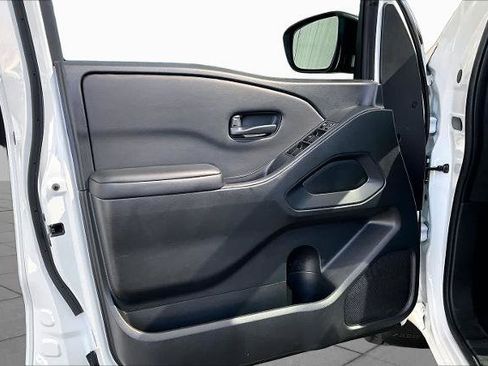 Certified 2025 Nissan Frontier S RWD image 21