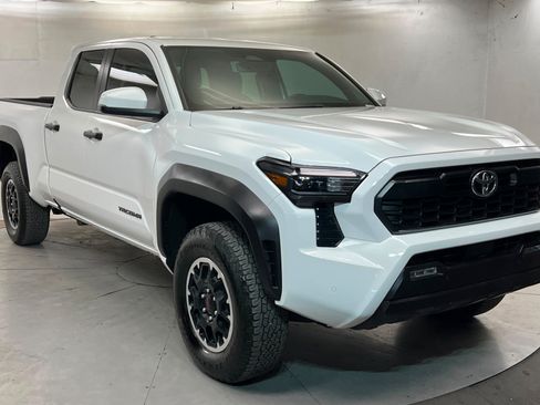 Used 2025 Toyota Tacoma TRD Off-Road w/ TRD Off Road Upgrade Package AWD/4WD image 8