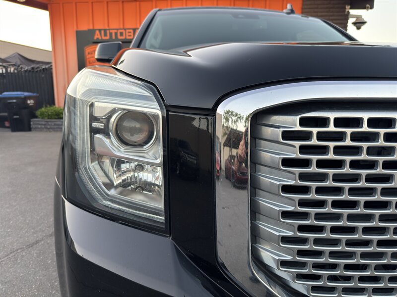 Used 2017 GMC Yukon XL Denali w/ Open Road Package AWD/4WD image 4