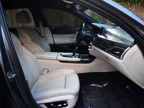 Used 2016 BMW 750i xDrive image 26