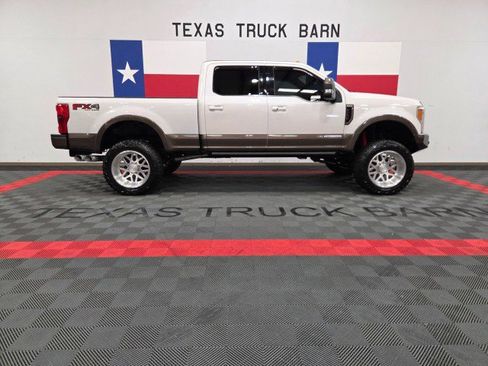 Used 2017 Ford F250 King Ranch w/ King Ranch Ultimate Package AWD/4WD image 13